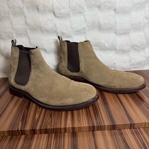 Men's Classic Tan Suede Chukka Boots